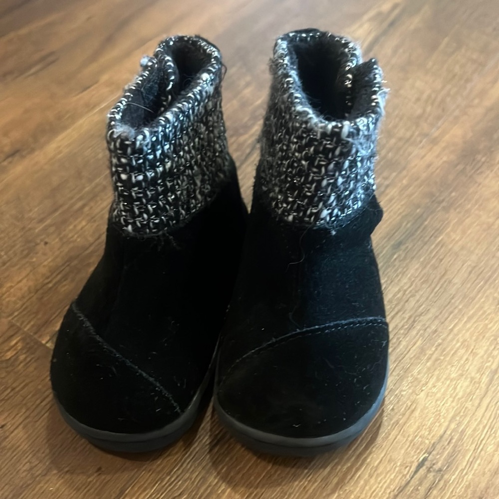 Toms Infant Black Boots.